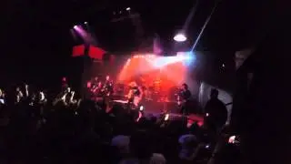 Randy Blythe jumps on stage with HELLYEAH!