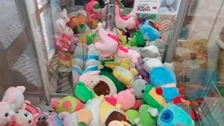 😱ХВАТАЙКА ХВАТАЕТ И СРАЗУ ТАЩИТ ИГРУШКИ😨ВАУ!🔥Играем и выигрываем в апарате с игрушками✅️
