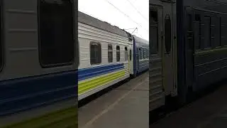 ЧС4(КВР)-058 з пасажирським поїздом (архів 08.2021)
