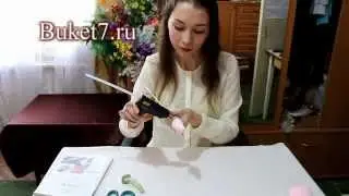 Бутон розы из конфеты и гофрированной бумаги Мастер-класс