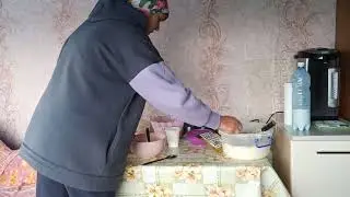 К чаю сладкий пирог //Проварила всю посуду, блестит((