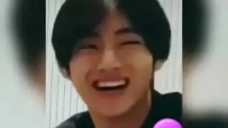 Cutest smile of V 😍