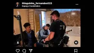 O contrato era pra tirar foto , mas não resiste ao som kkkk