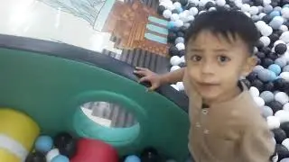 Permainan Seru di Happy Game: Perosotan & Bola Warna-Warni yang Mengasyikkan untuk Anak