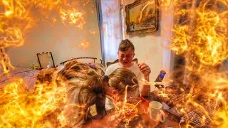 Пробуем острую корейскую мивину. 