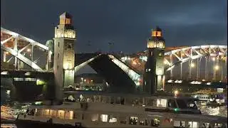 Разводной мост в Петербурге - мост Петра Великого!!!