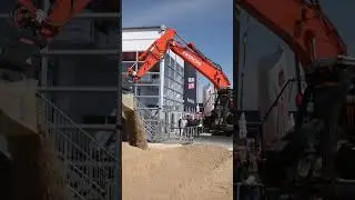 Autonomous Hitachi excavator demo 