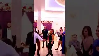🔥💃 Дружка запалила на танцполі з гостями в Одесі! 