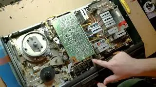 My first look inside a Philips N1700 (VCR-LP format machine) (Part 1)