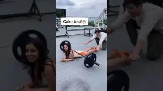 Who has the cake!? 🍑🎂 