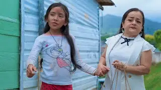 Niña arriesga todo para salvar a una mujer y a cambio ganó una madre
