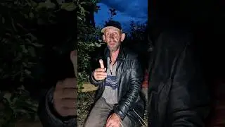 30 лет живёт в кустах. Дедушка с развитием 10-ти летнего ребёнка 