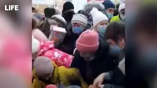 устроили давку и подрались из-за скидок