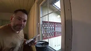 Оконные откосы из гипсокартона в деревянном доме.