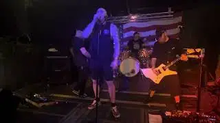 Icon Delete - Bow (live performance)
