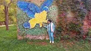 Україна встала з колін.               (читає автор).