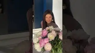 ЧЕГО НЕ ВИДИТ МУЖЧИНА, КОТОРЫЙ ДАРИТ ЦВЕТЫ