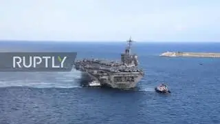 Porta-aviões USS Roosevelt retorna ao mar saindo de Guam