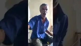 Сумасшедший дед. Кричит бля