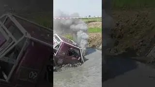 มิดฝากระโปร่ง บ่อโคลนเต็มๆ ออฟโรด มันส์ๆ#4x4offroadthailand #4wdthailand#4wd
