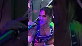 Hacer el amor con otro Karaoke chica Trans Costa Rica