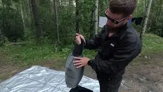 Надувной туристический коврик для палатки с подушкой в изголовье.