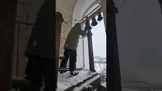 Колокольный звон в Андреевском монастыре, звонарь Лев.