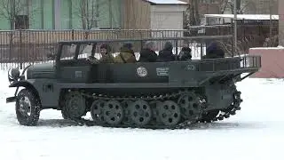 Динамический показ шведского полугусеничного тягача 