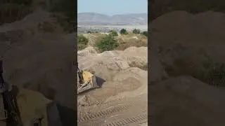 Caterpillar And Komatsu Bulldozer In Action!!!