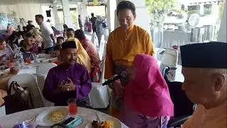 Kak Mahani nyanyikan sebuah lagu Melayu Asli