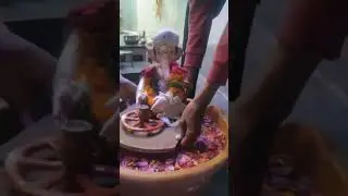 आयी विसर्जन की बेला, गालियों गलियों का मेला, आज विदा ले के देवा, गणपति बप्पा गांव चले...