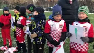 Посол Хорватии Тончи Станичич и юные футболисты московского клуба "Буревестник"