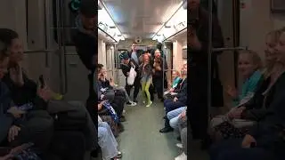 Танцы в метро