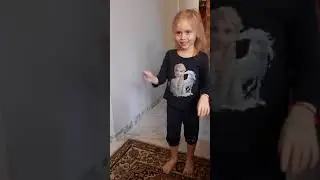 Алисе купили супер большое яйцо. Что же там нам попалось???