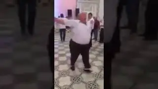 дед рвёт всех на свадьбе