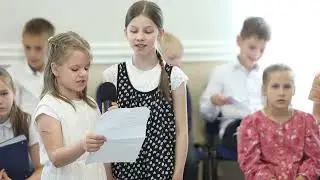 Иду по широкому полю.