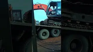 Penuh konsentrasi yang stabil | Skill operator naikin exavator ke tronton @Exa @hiburan