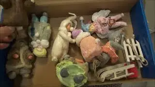 Наряжаю елку, украшаю дом, готовлю подарки и многое другое...