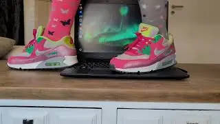 Laptop trampling with AirMax
