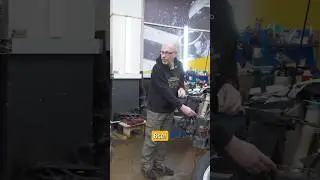 Олег Автоподбор теперь поет песни