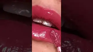 NEW ZOEVA Pout Glaze High-Shine Hyaluronic Lip Gloss