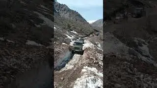 Колонна уазиков в горах