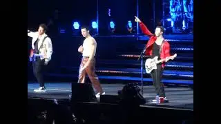 Jonas Brothers - Leave Before You Love Me