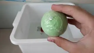 Ми-ми-мишки. Купание с БОМБОЧКОЙ ДЛЯ ВАННЫ 2.
