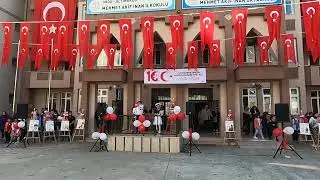 YAŞA SEN CUMHURİYET İZİNDEDİR BU MİLLET