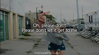 Grace VanderWaal - Darkness Keeps Chasing Me (Lyrics)