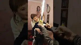Зайчик и мишка весело поздравили с днем рождения.