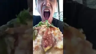 Illegal to put fruit on pizza? 🍕🤔