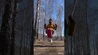 Испытываем качельки  в нашем лесу ☺️