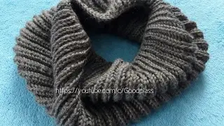Scarf snod English rubber band in one turn. Knitting with knitting needles.